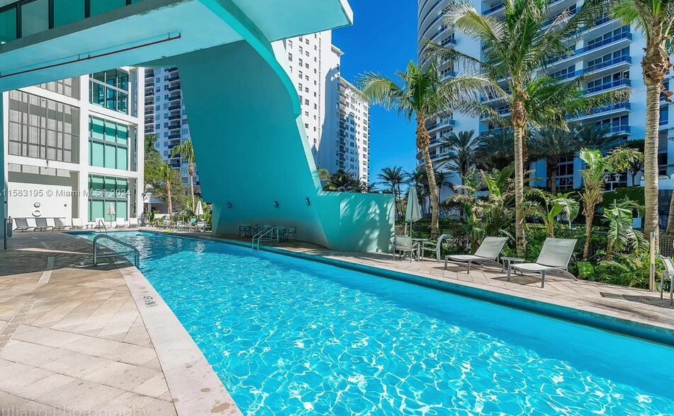 Building Photo - 6000 Collins Ave