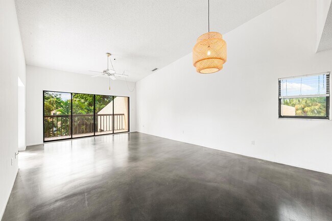 Building Photo - 800 Hudson Ave