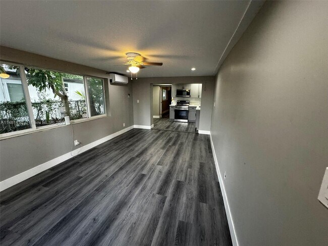 Building Photo - 4206 SW 28th St