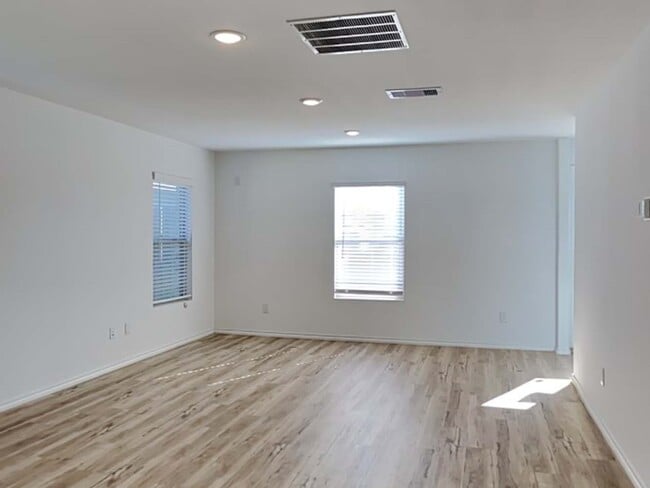 Building Photo - 24043 Mustang Run Dr