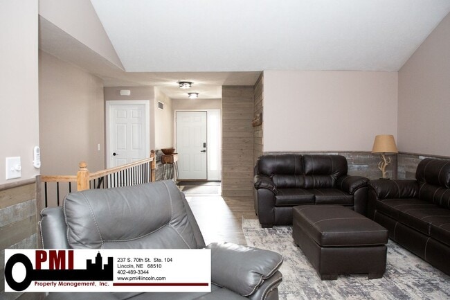 Building Photo - 4 Bedroom and 3 bathroom Fully Furnished