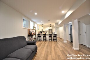 Building Photo - 179 Putnam St