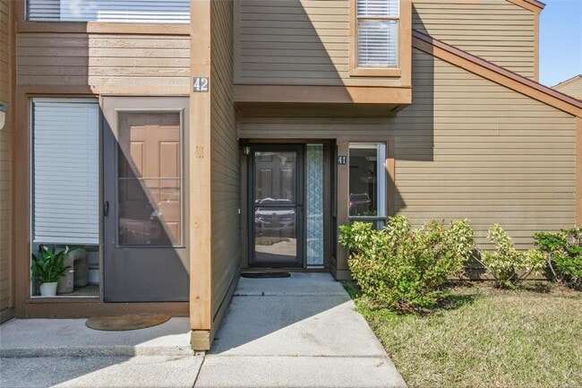 Building Photo - 41 Hembury Ln