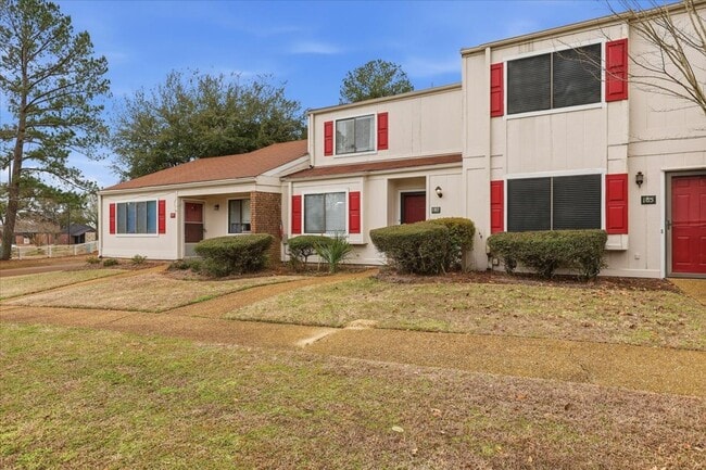 Building Photo - randon School District Home with access to a Lake, Walking Trails, and Pool