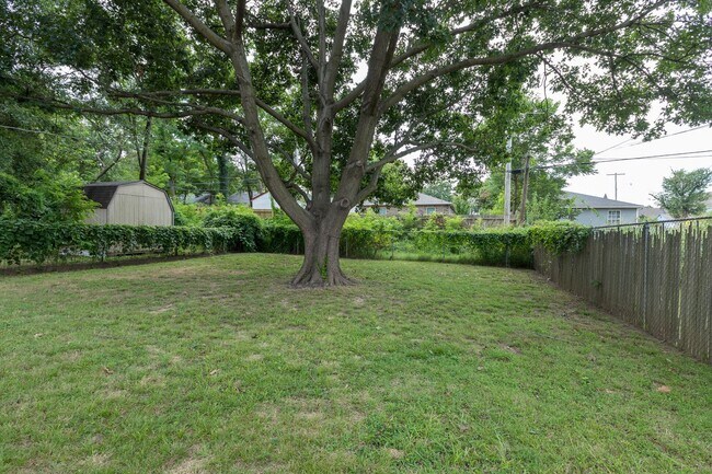 Building Photo - Beautiful 2 Bedroom, 1 Bath Home Coming Soon!