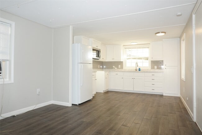 Building Photo - 8977 Gladewood