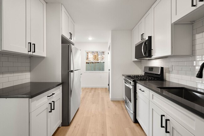 Building Photo - MOVE IN TODAY to this FULLY RENOVATED 4-BEDROOM located in Munhall!