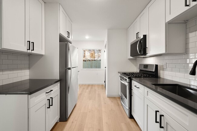 Building Photo - READY FOR MOVE IN! Don't miss this RENOVATED 4-BEDROOM located in Munhall!