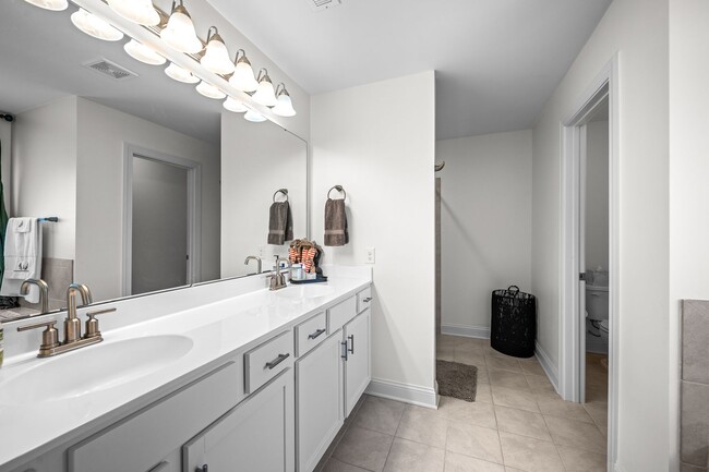 Building Photo - 227 Lookout Ln