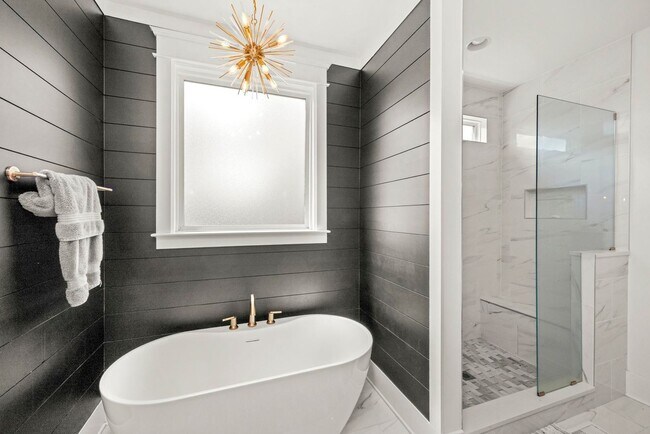 Building Photo - Luxury Living Just Minutes from Downtown Nashville