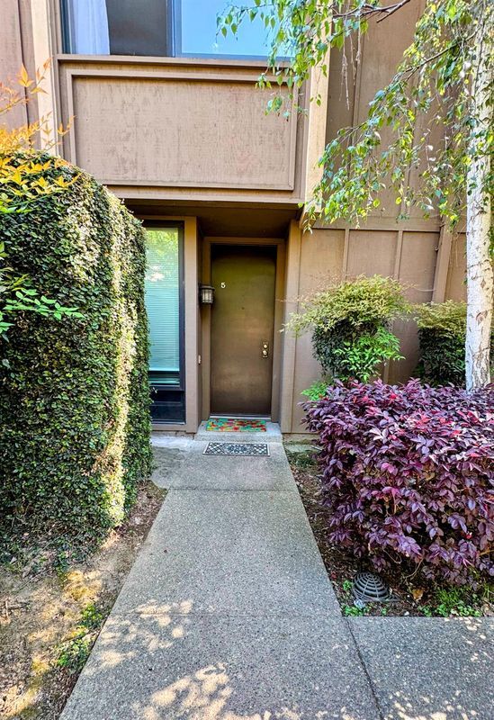 Building Photo - 2224 Woodside Ln