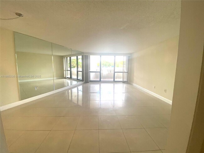 Building Photo - 13953 Kendale Lakes Cir