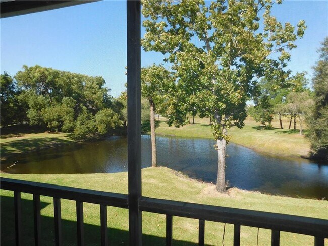 Building Photo - 510 Meadow Ln