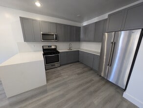 Building Photo - 273 Oak St