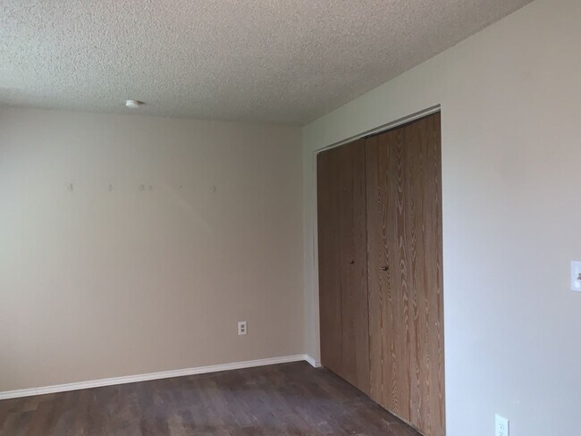 Building Photo - Beautiful 3Bd/1.5 Ba Federal Way Home.