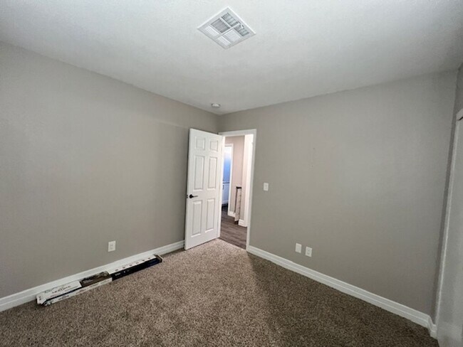 Building Photo - Fabulous 3 bedroom  Home