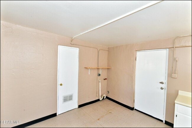 Building Photo - 8058 Gilbert Dr