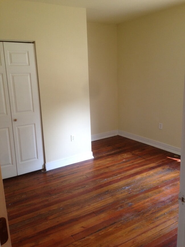 Building Photo - 1242 Parkwood Ave