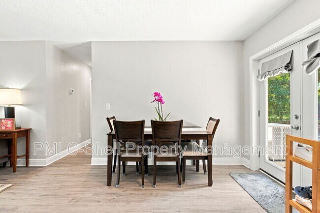 Building Photo - 225 N Madison Dr