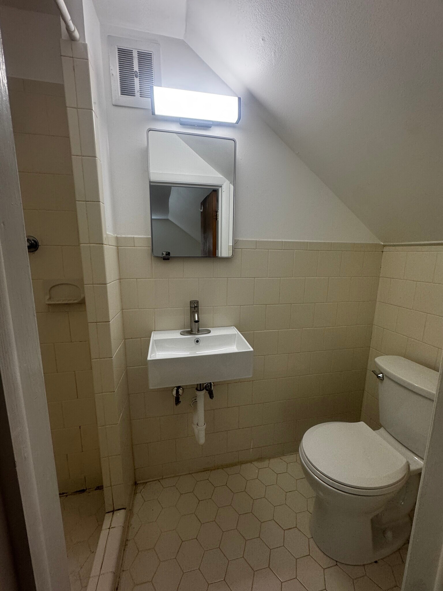 Building Photo - 8409 Freestone Ave