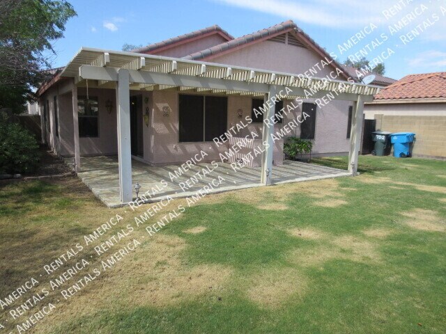 Building Photo - 752 E Rose Marie Ln