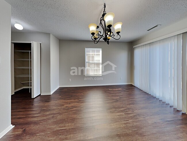 Building Photo - 1344 Ellington Dr