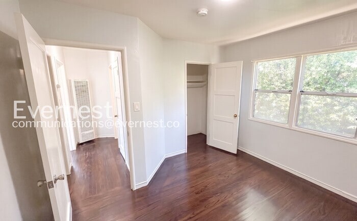 Building Photo - 6618 Laird Ave