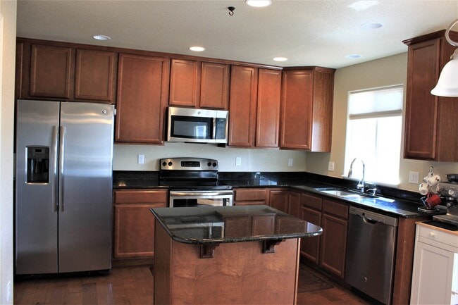 Building Photo - 835 Pistol River Way