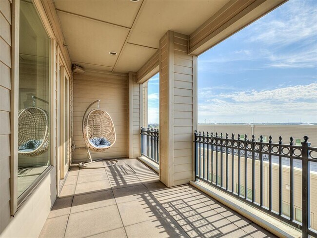 Building Photo - 414 NE 2nd St