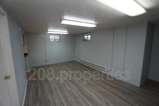 Building Photo - 1229 S Lincoln Ave