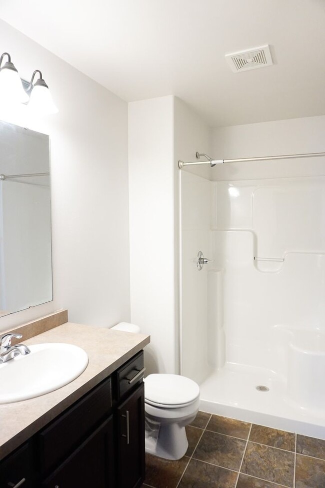 Building Photo - 3 Bed 3 Bath Twin Home