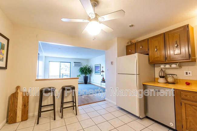 Building Photo - 23 Country Club Dr