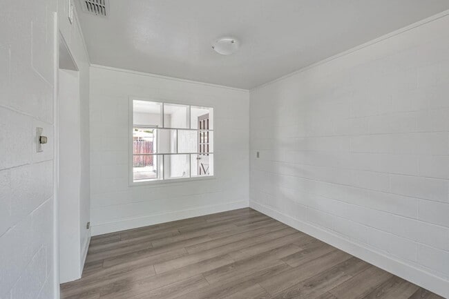 Building Photo - 5400 Valletta Way
