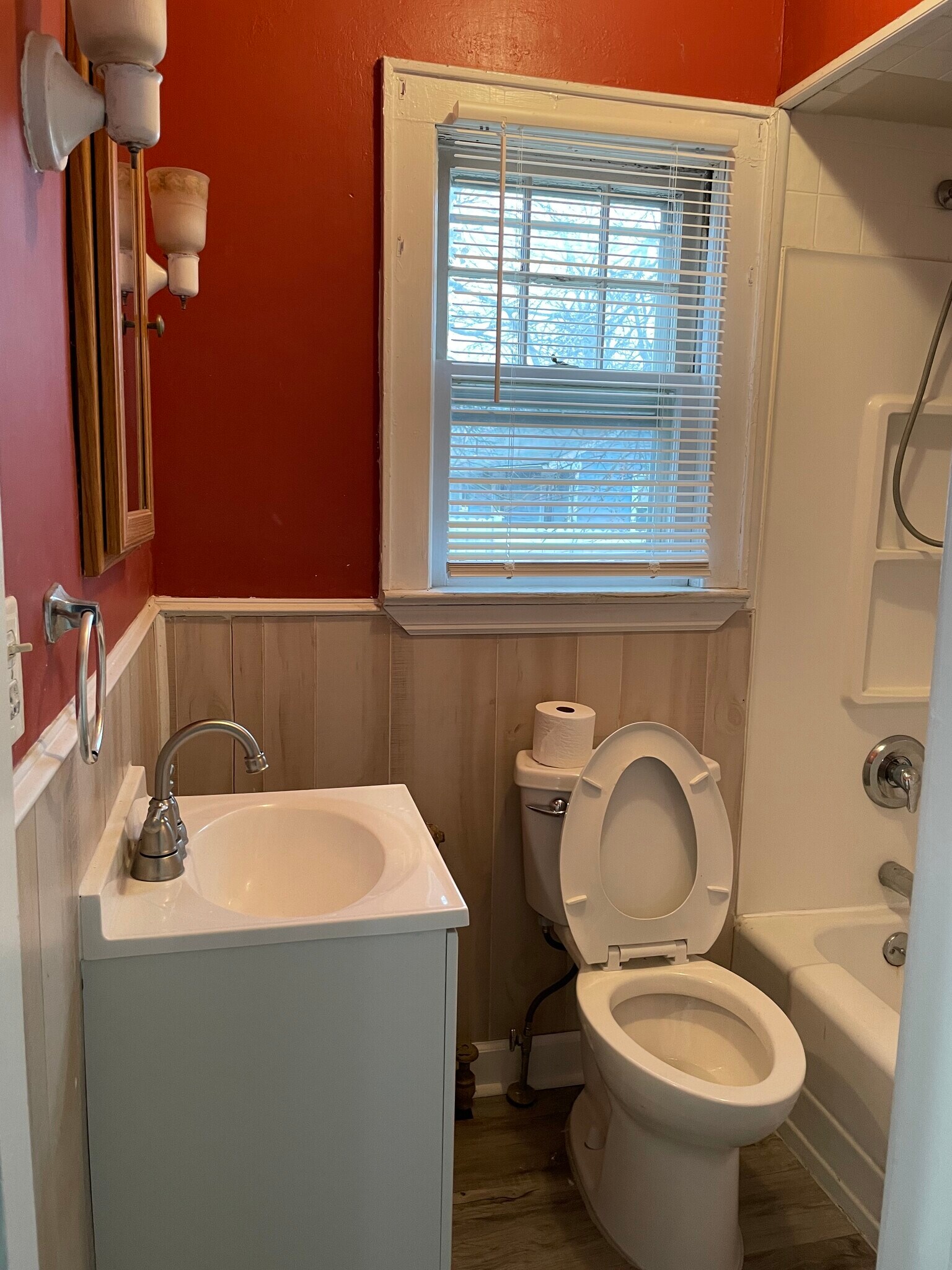 Building Photo - 512 E Frech Ave