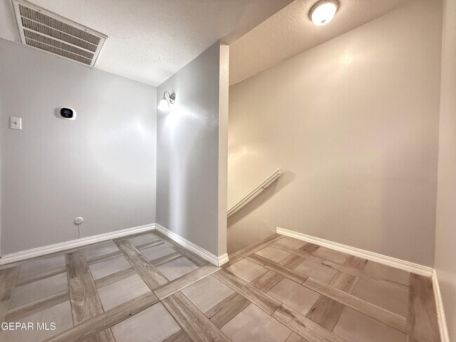 Building Photo - 4800 N Stanton St