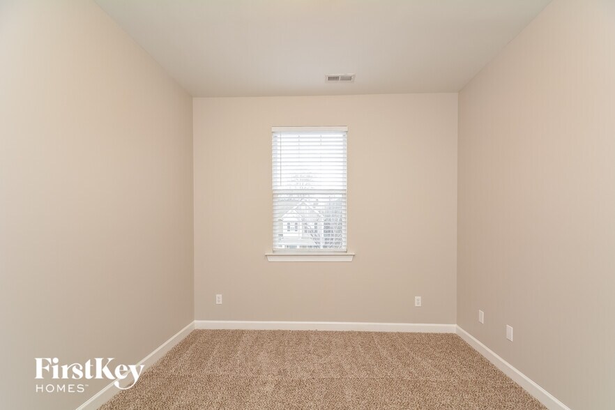 Building Photo - 2123 Gillwell Ln