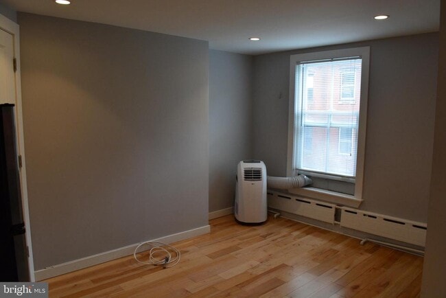 Building Photo - 338 S 16th St