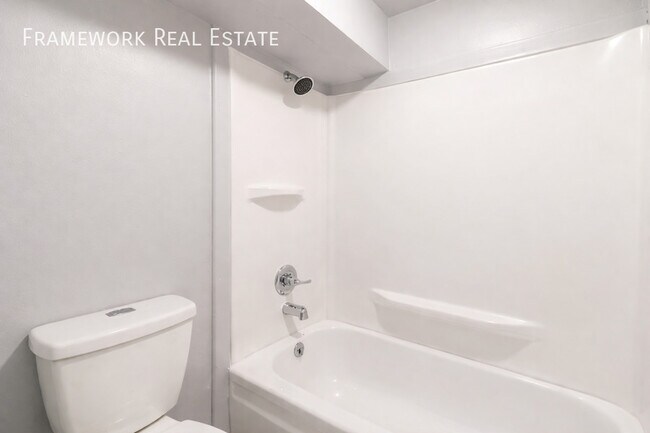 Building Photo - 824 12th St