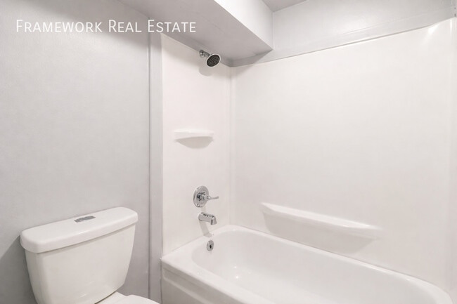 Building Photo - 828 12th St