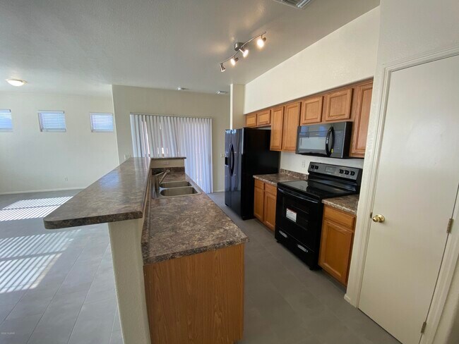 Building Photo - 1262 E Weimer Cir