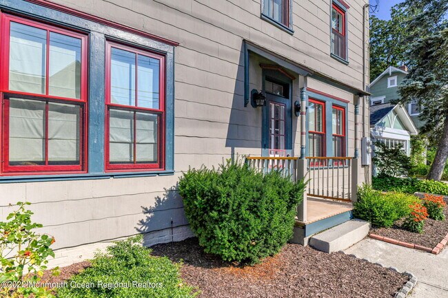 Building Photo - 14 New York Ave