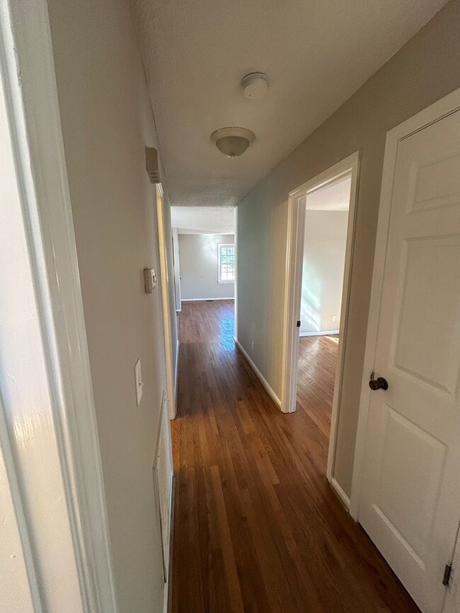 Building Photo - 609 Dunbar St