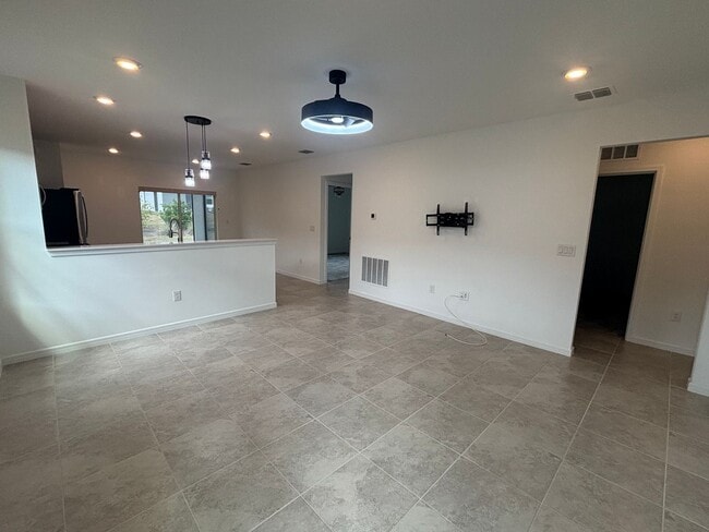 Building Photo - Stunning 3/2 in 55+ Stone Creek - Will rent quick