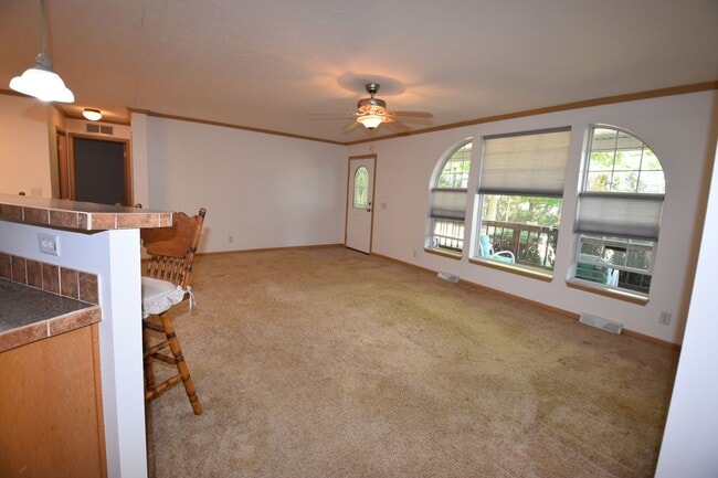 Building Photo - Country Home Available in Greenfield