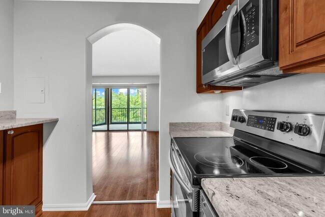 Building Photo - 5904 Mt Eagle Dr