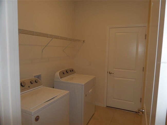 Building Photo - 5475 Sunshine Dr