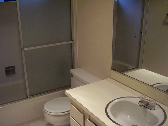 Building Photo - Sylvan Heights Condo