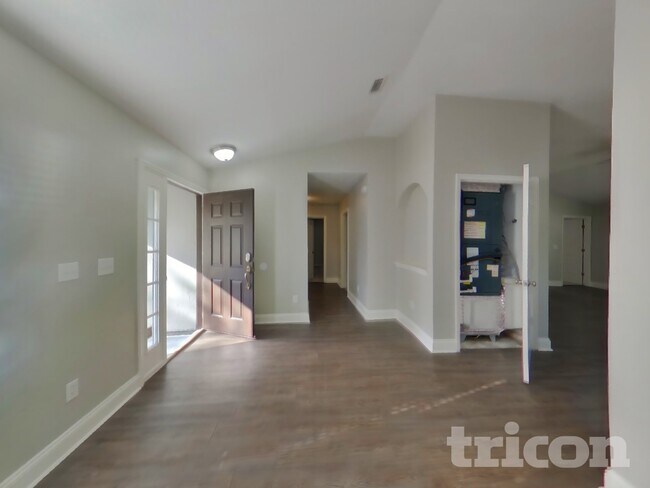 Building Photo - 2268 Eisner Dr