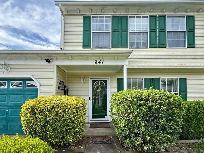 Building Photo - Updated 4-Bedroom Home with Fenced Yard – Pet Friendly!
