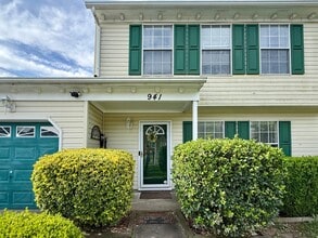 Building Photo - Beutifully updated 4 bed 2.5 bath home with large yard!